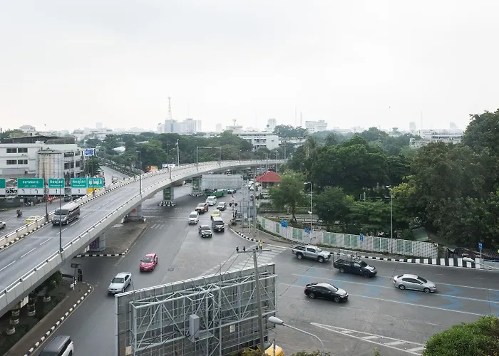 Отель Bangkok City Suite