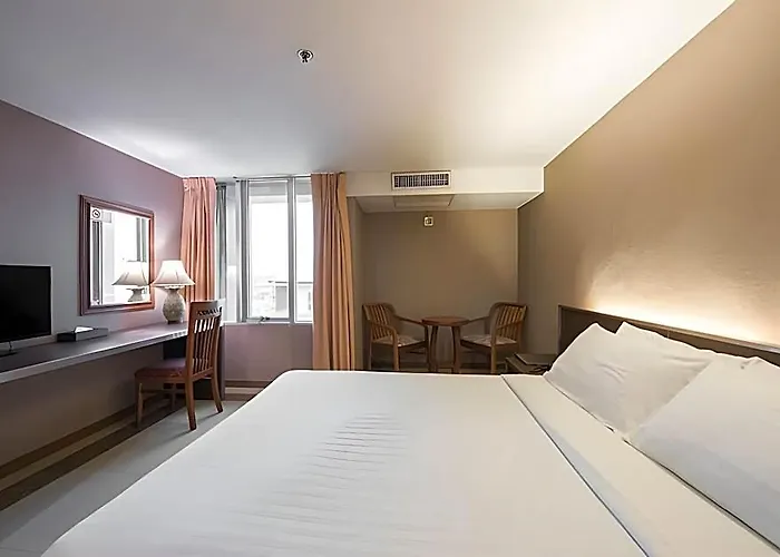 Отель Bangkok City Suite