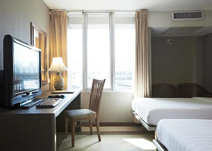 Отель Bangkok City Suite